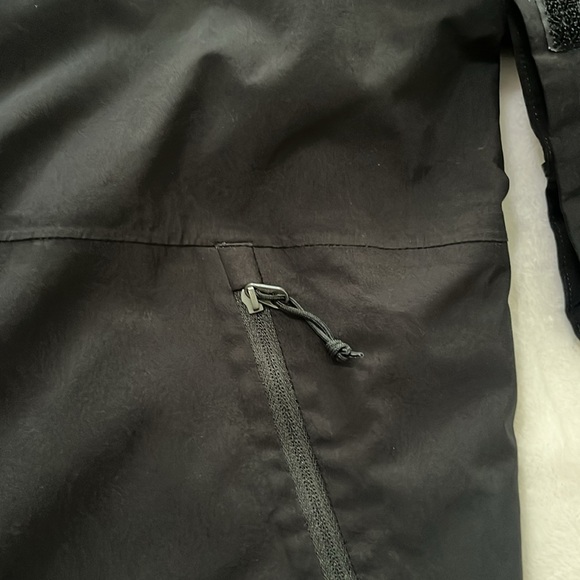 The North Face Black men’s Outdoor Jacket - Picture 4 of 11